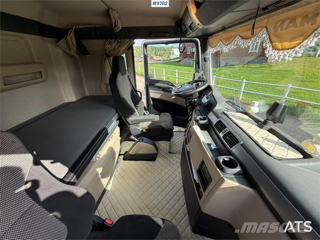 MAN TGX 26.500 6X2 훅 리프트 트럭