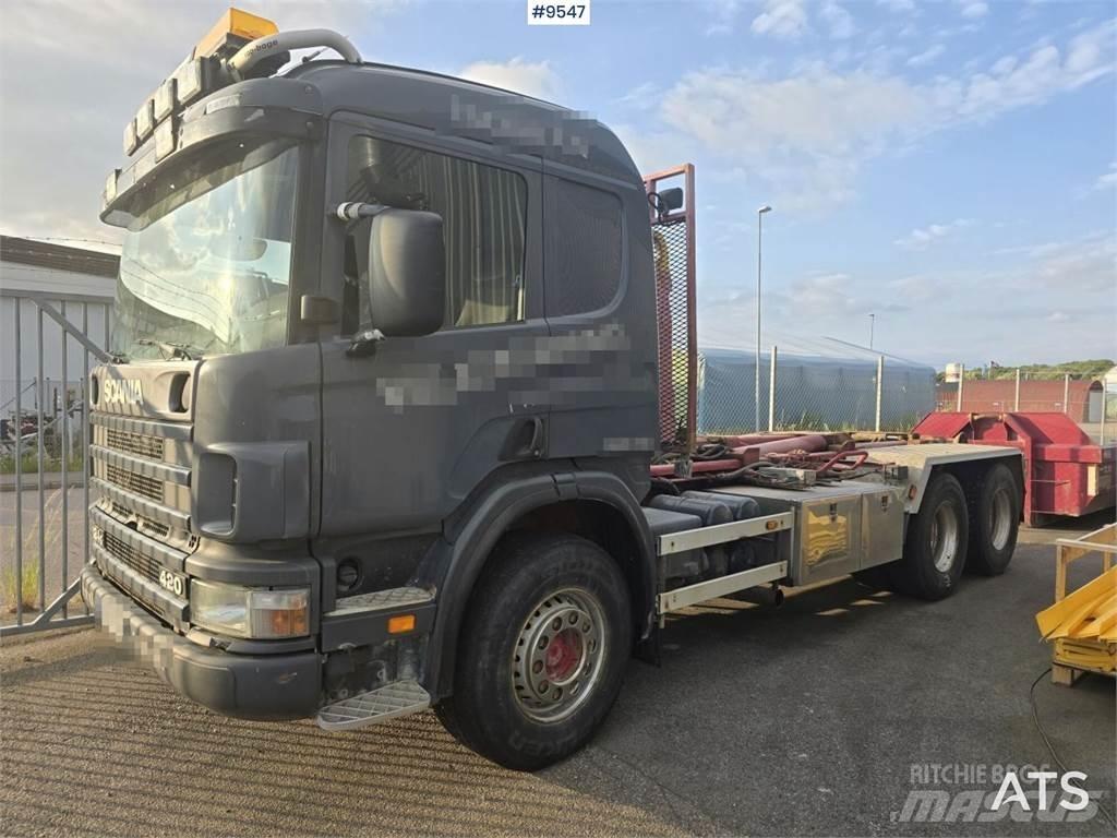 Scania P124 훅 리프트 트럭