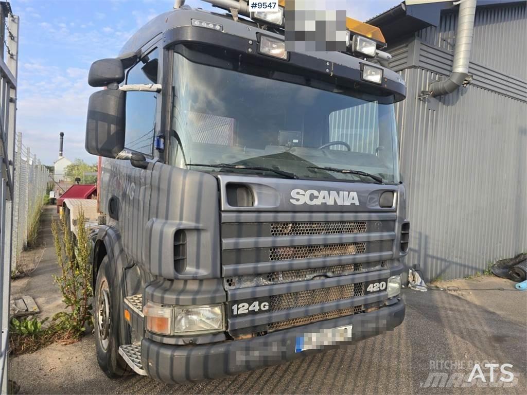 Scania P124 훅 리프트 트럭