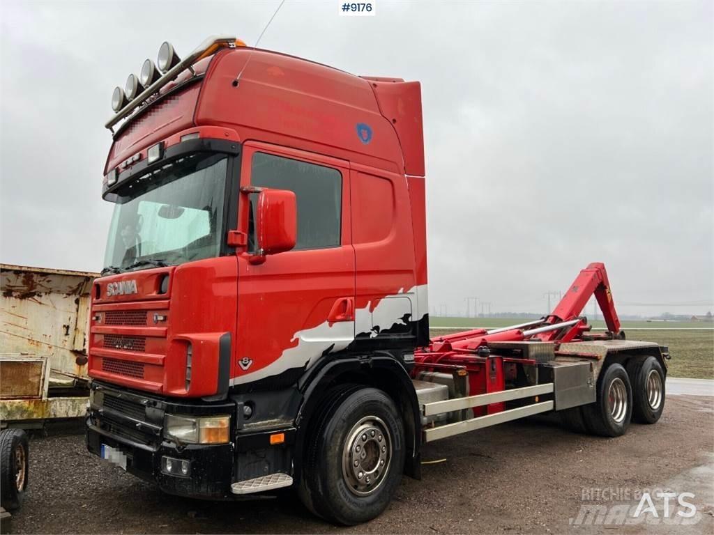 Scania R144GB6X4NA530 훅 리프트 트럭
