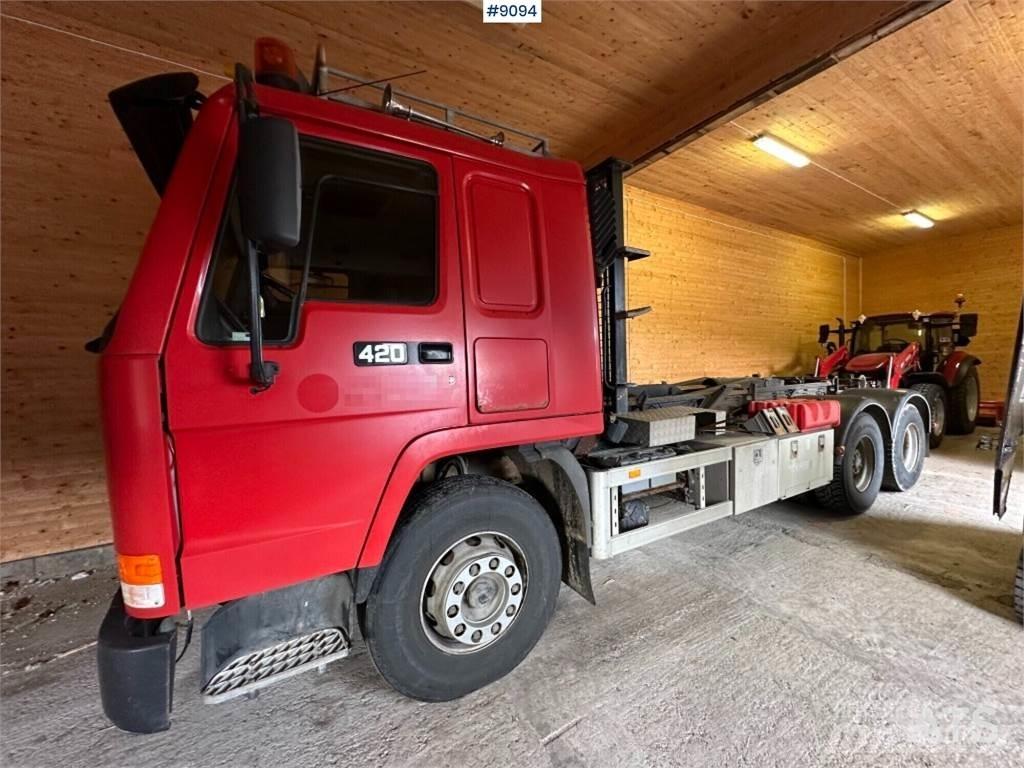 Volvo FL12 훅 리프트 트럭