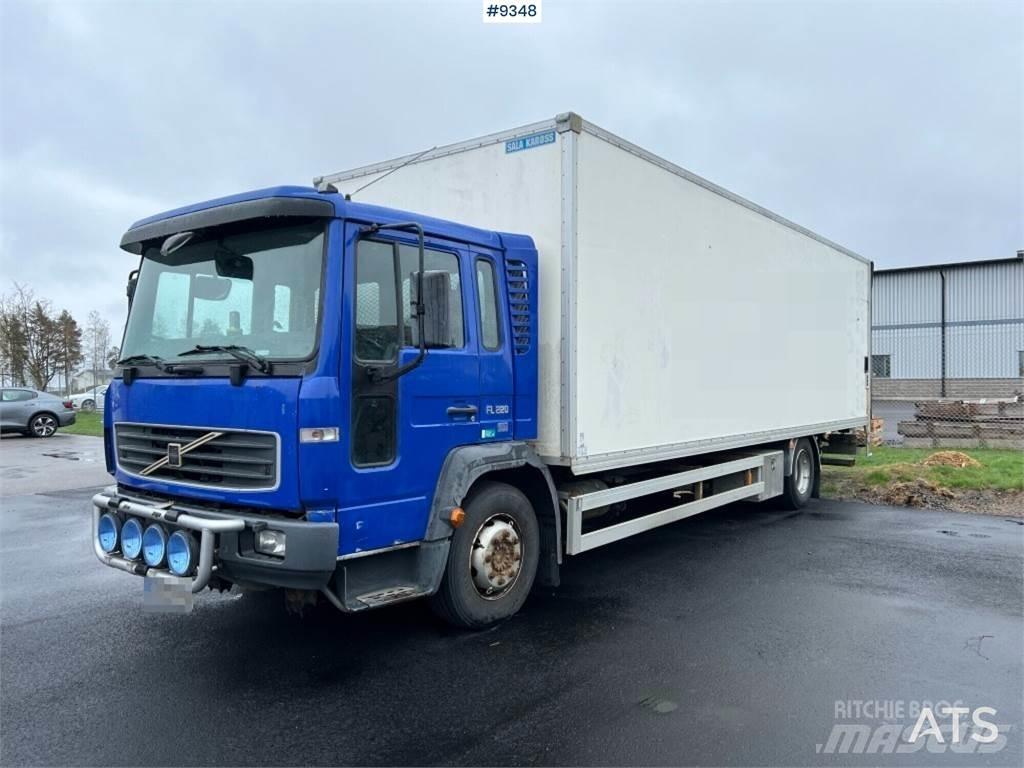 Volvo FL6 4X2 탑차 트럭