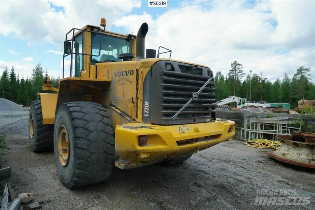 Volvo L220F  휠로우더