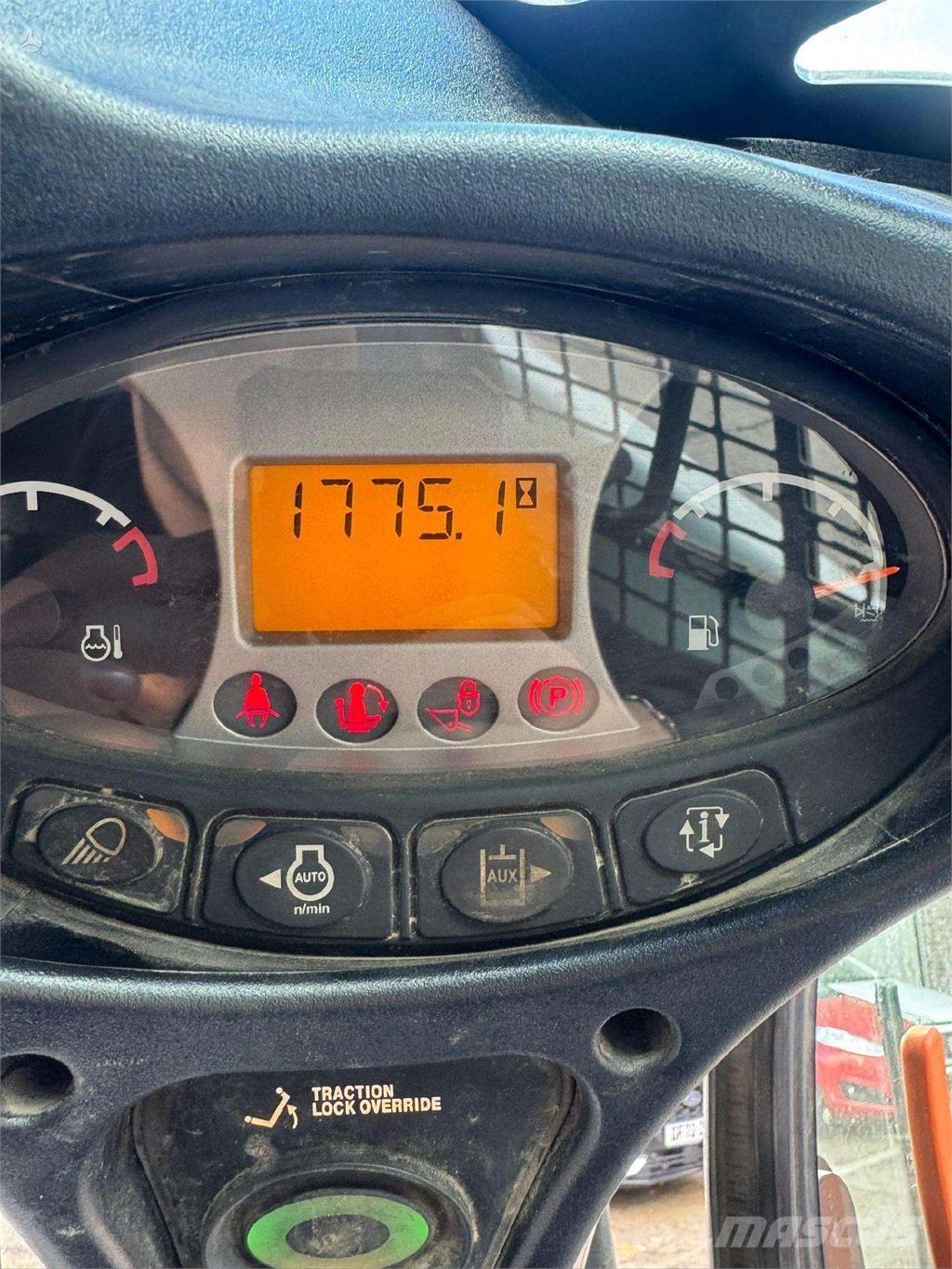 Bobcat T590 미니 로더