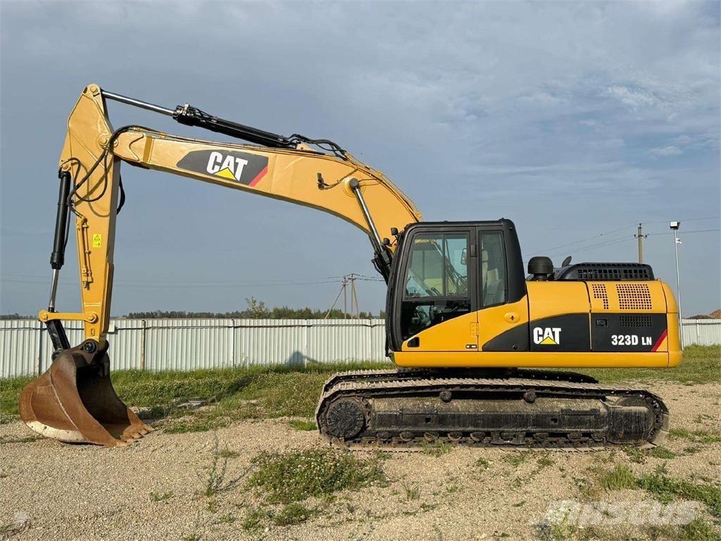 CAT 323 D 대형 굴삭기 29톤 이상