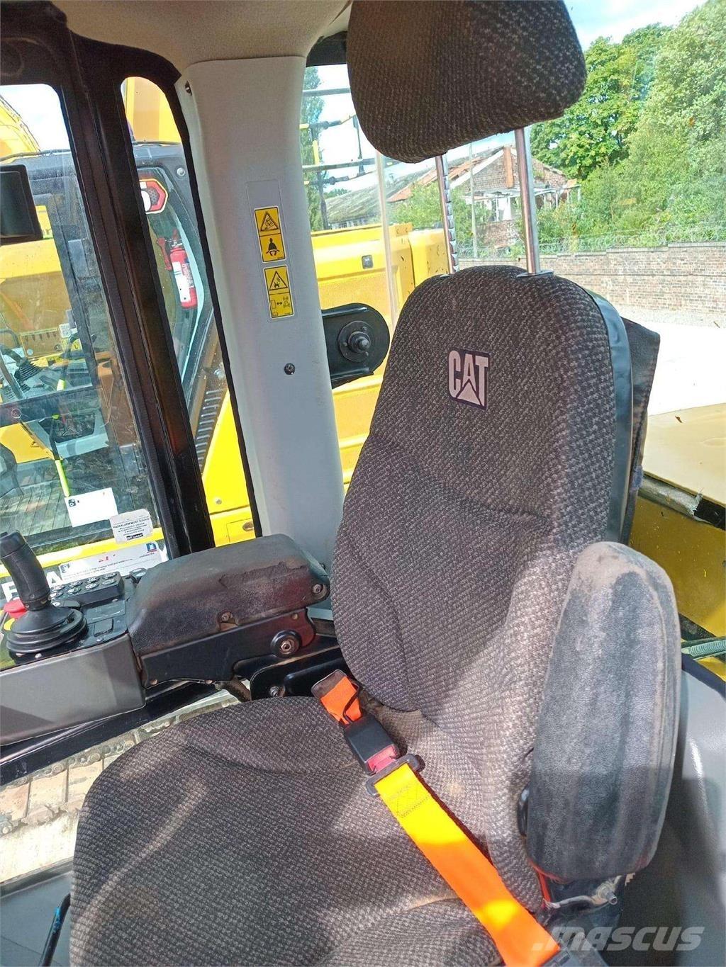 CAT CS 66 B 싱글 드럼 롤러