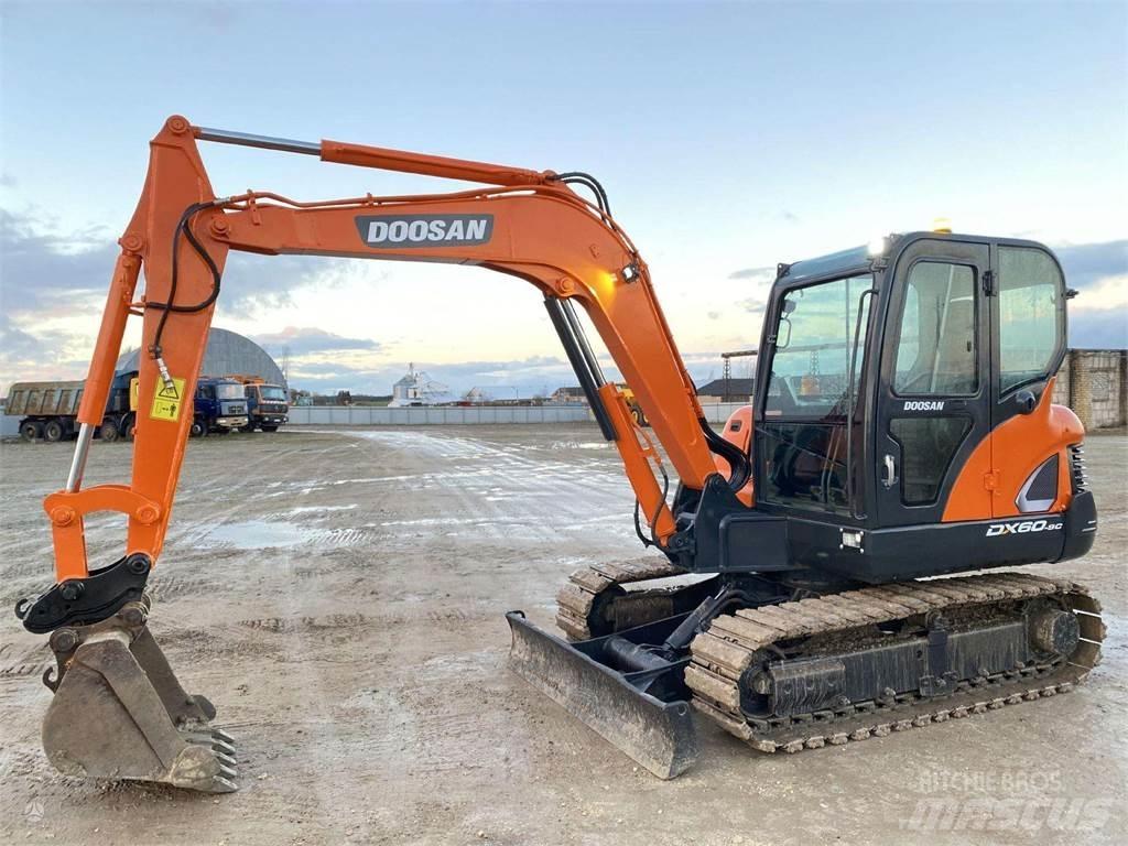 Doosan DX 60 C 소형 굴삭기 7톤 미만