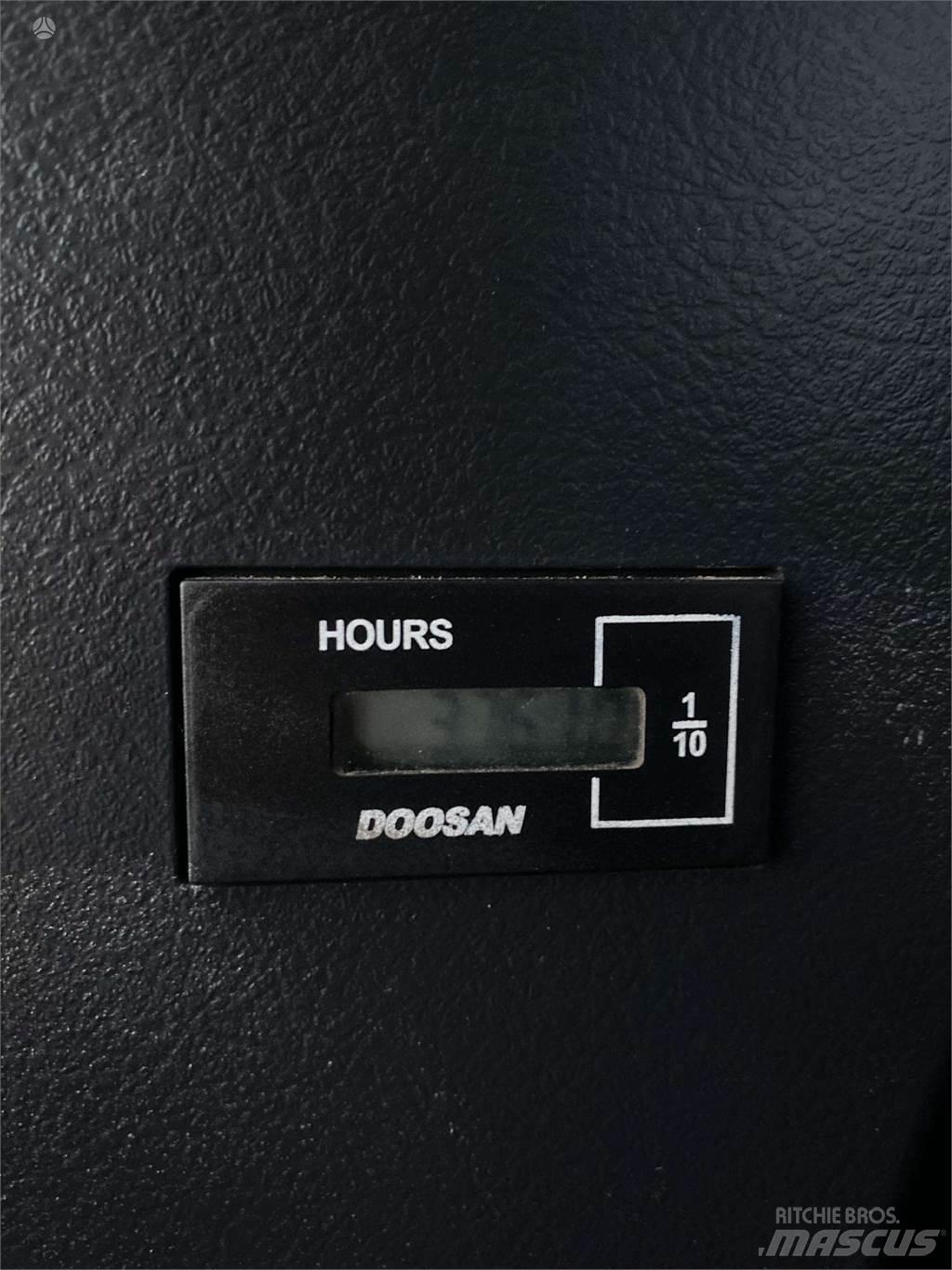 Doosan DX 60 C 소형 굴삭기 7톤 미만