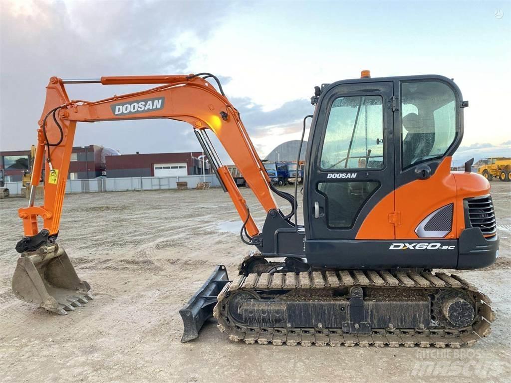 Doosan DX 60 C 소형 굴삭기 7톤 미만