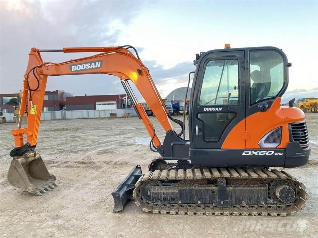 Doosan DX 60 C 소형 굴삭기 7톤 미만