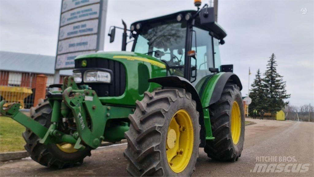 John Deere 5820 트랙터