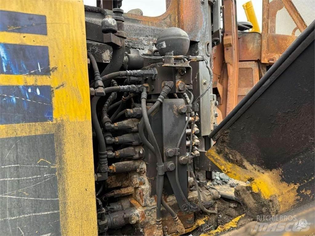 Komatsu D65WX-18 크롤러 도저