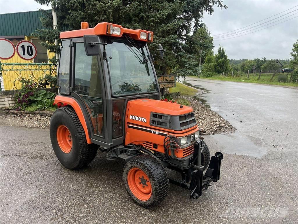 Kubota ST-30 트랙터