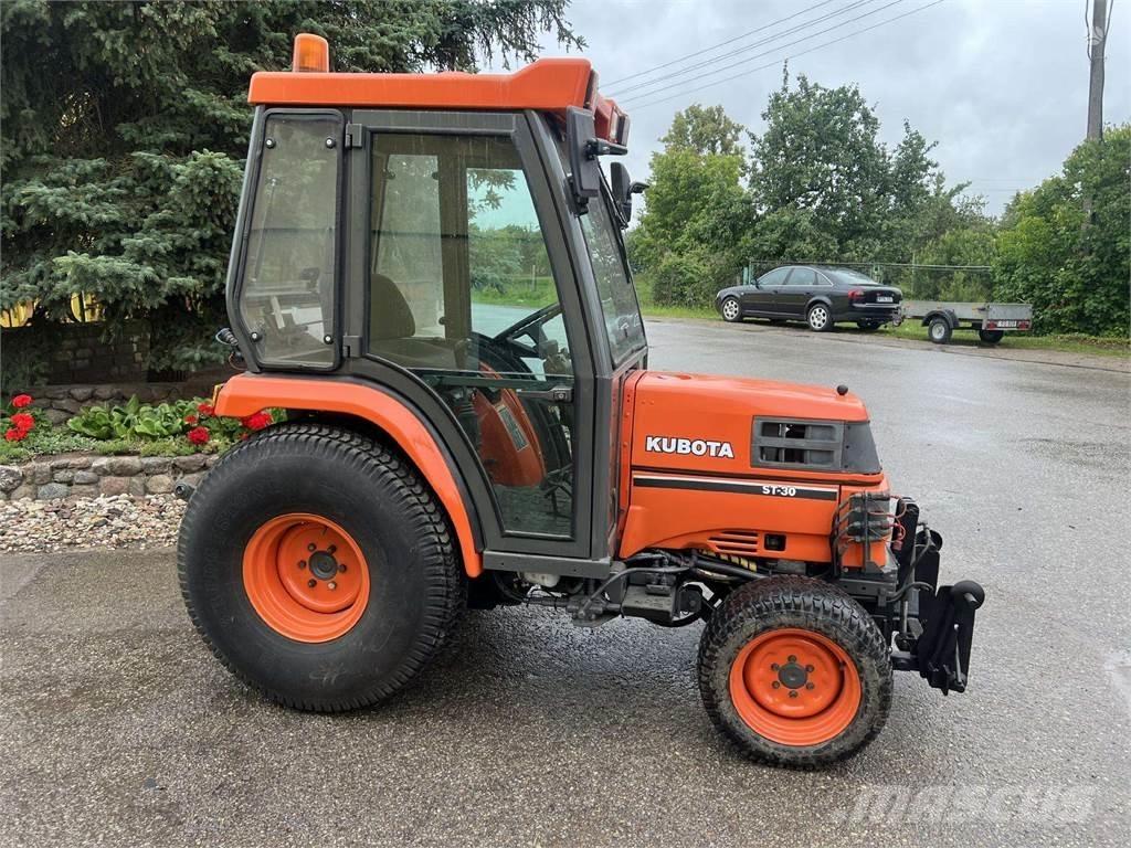 Kubota ST-30 트랙터