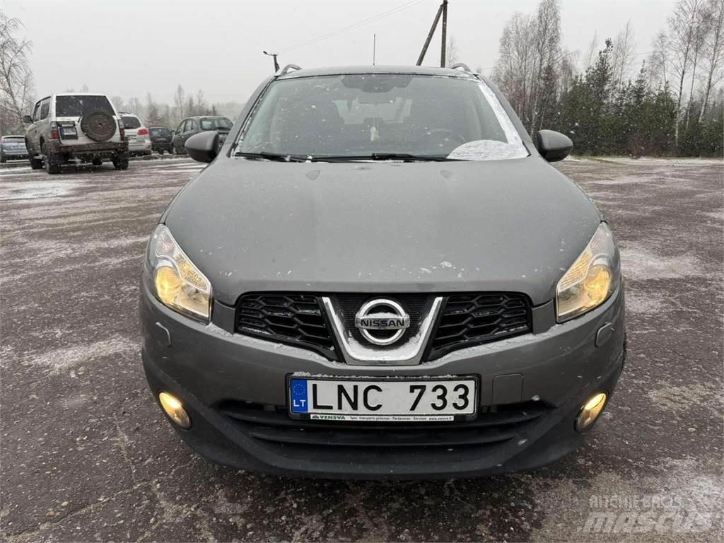 Nissan  자동차