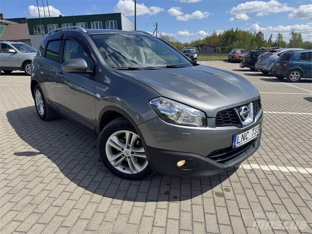 Nissan  자동차