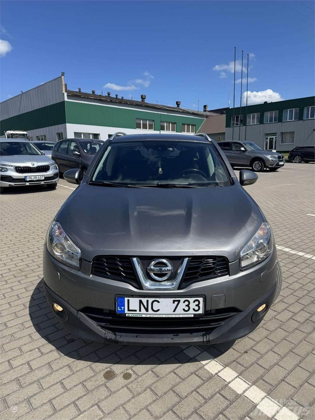 Nissan  자동차