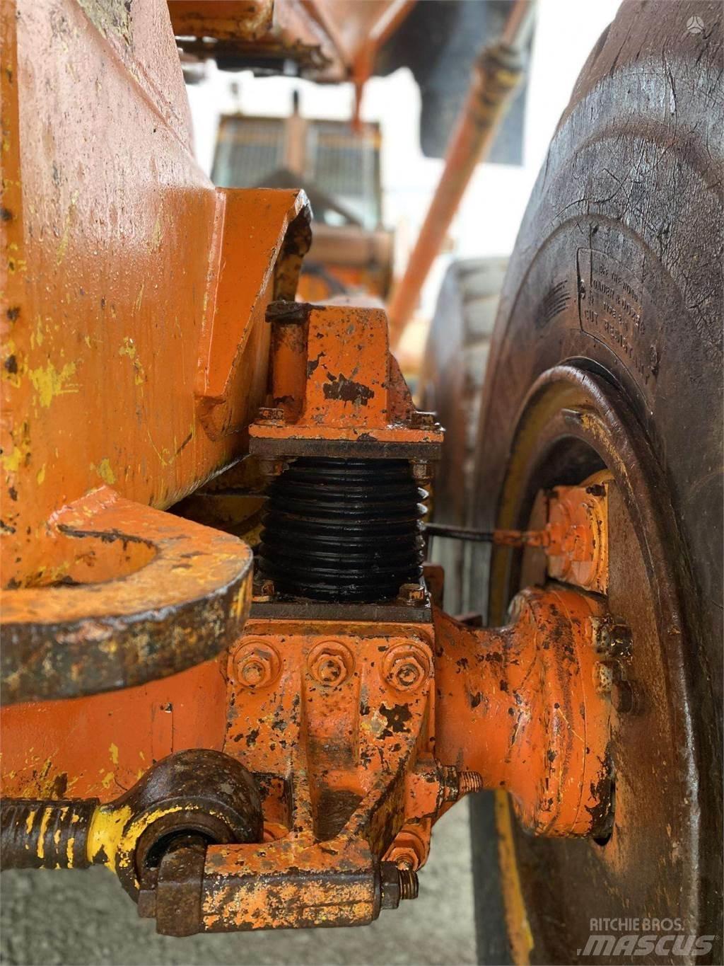 Volvo A25C , Nr.1 연결식 홀러