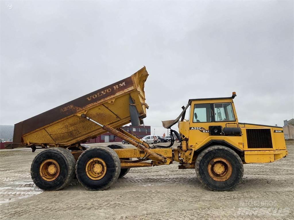 Volvo A25C , Nr.2 연결식 홀러