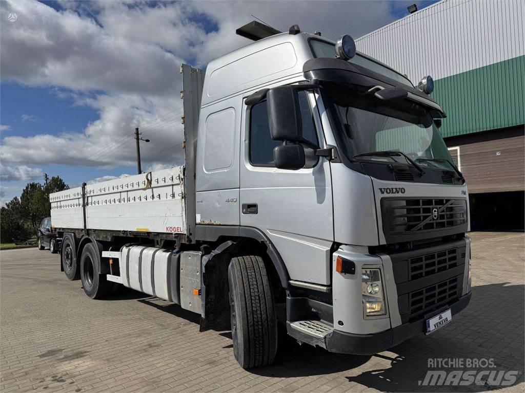 Volvo FM 440 6x2 플랫베드/드롭사이드 트럭