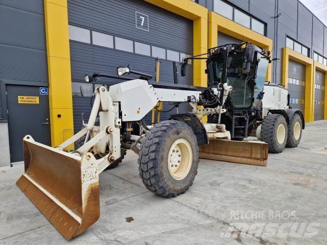 CAT 120AWD 그레이더