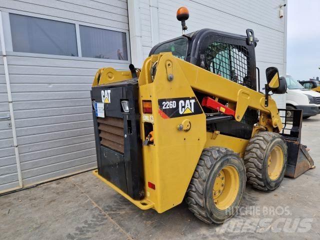 CAT 226D  스키드로더