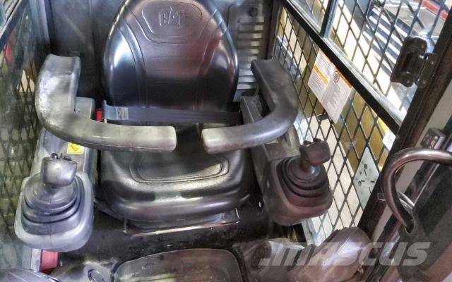 CAT 226D3  휠로우더