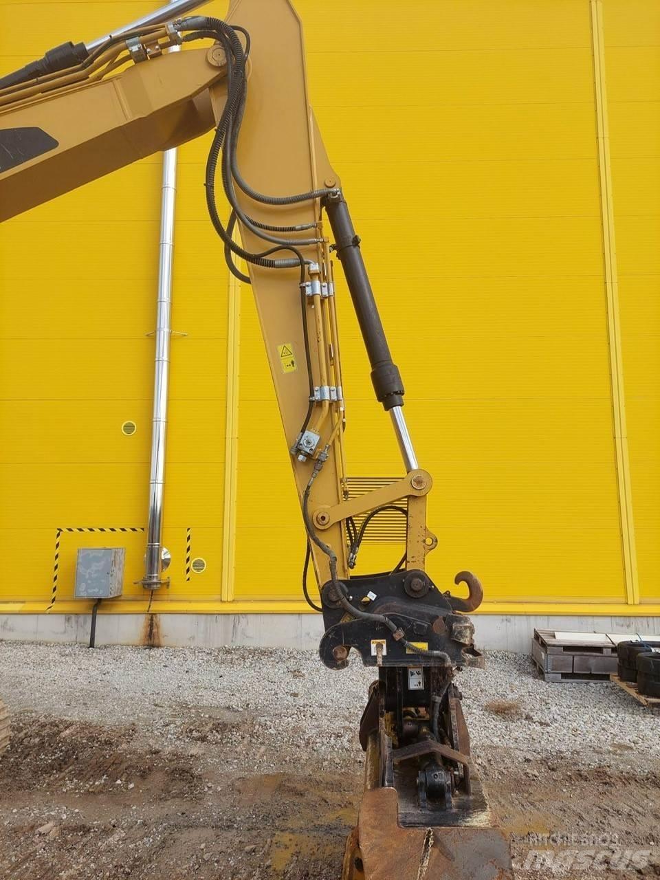 CAT 313 FL 대형 굴삭기 29톤 이상