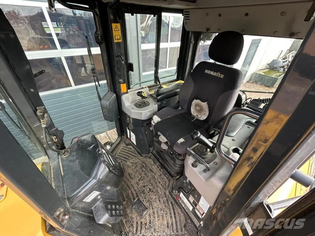 Komatsu D61PX-23 크롤러 도저