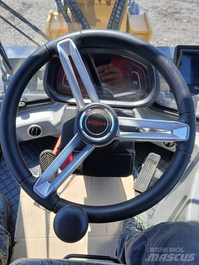 Everun ER 2500 궤도식 로우더
