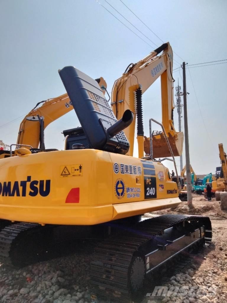 Komatsu PC 240 대형 굴삭기 29톤 이상