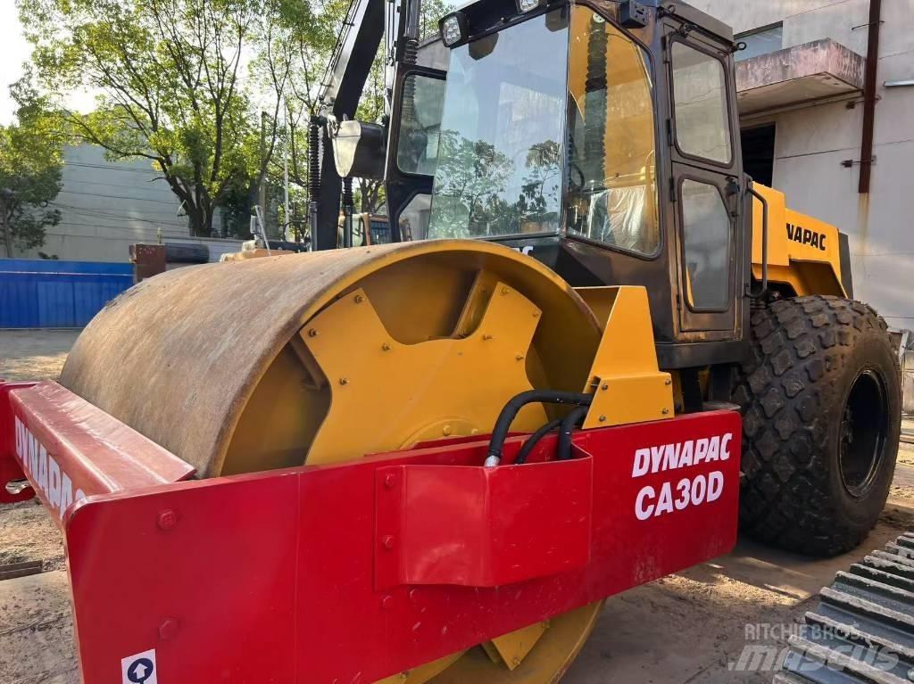 Dynapac CA 30 D 싱글 드럼 롤러