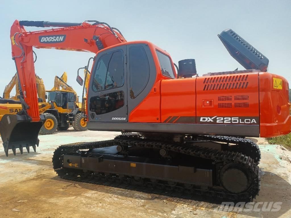 Doosan DX 225 대형 굴삭기 29톤 이상