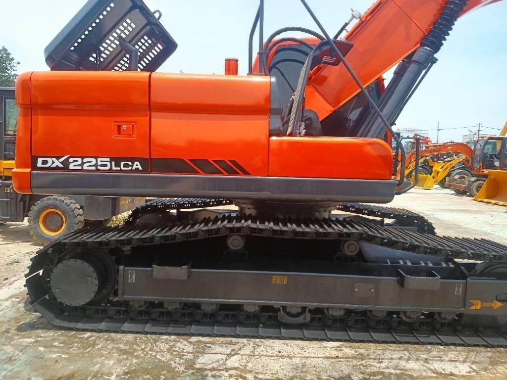 Doosan DX 225 대형 굴삭기 29톤 이상