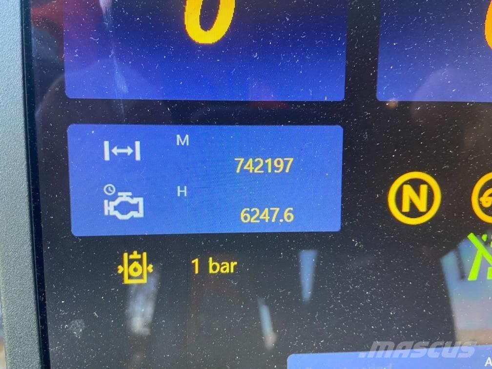 Komatsu 931XC 원목 하베스터