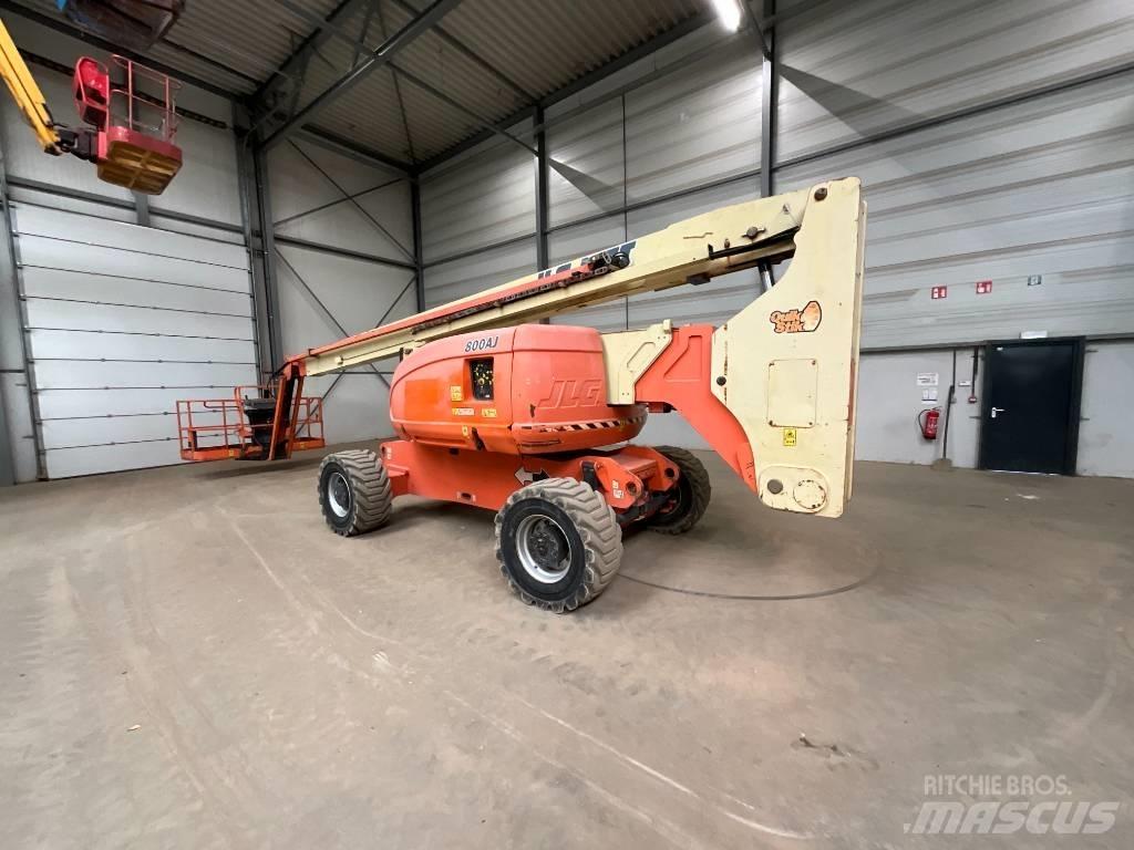 JLG 800 AJ 관절형 전동이동 리프트