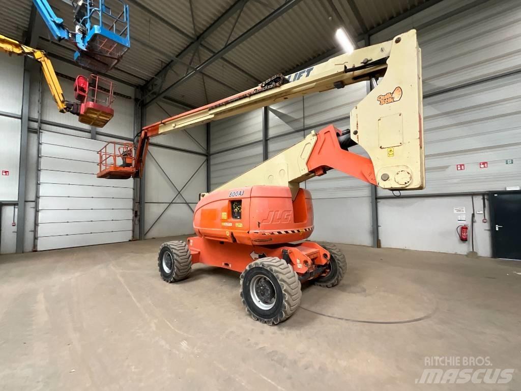 JLG 800 AJ 관절형 전동이동 리프트
