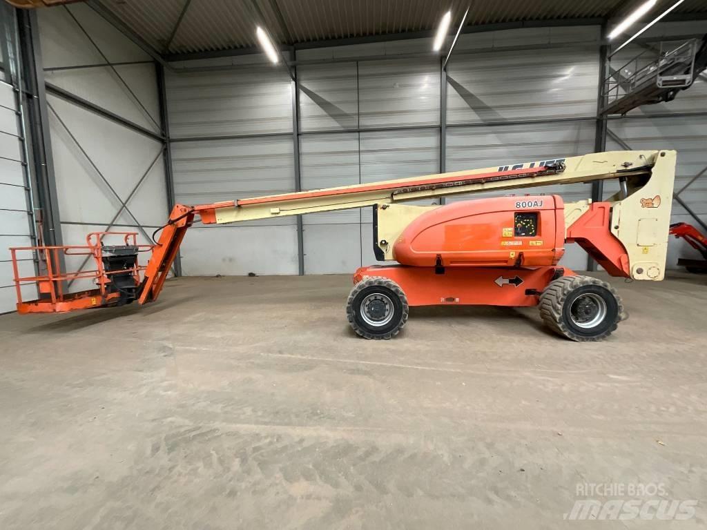 JLG 800 AJ 관절형 전동이동 리프트