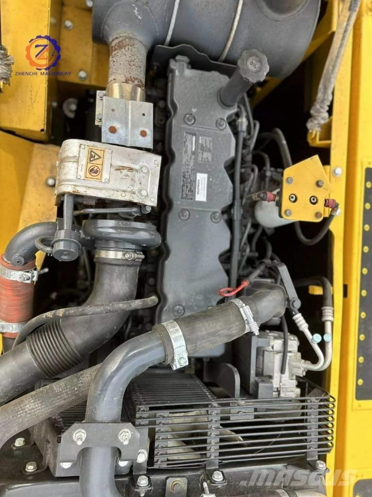 Komatsu PC 240-8 대형 굴삭기 29톤 이상