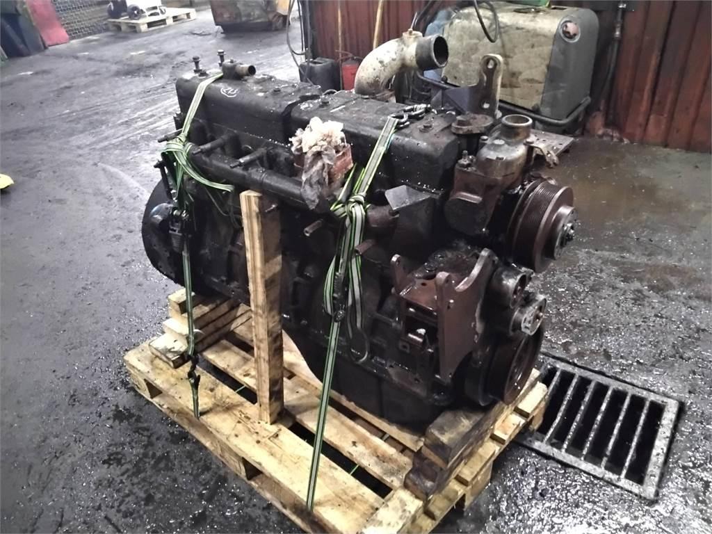 Sisu Komatsu 895 엔진