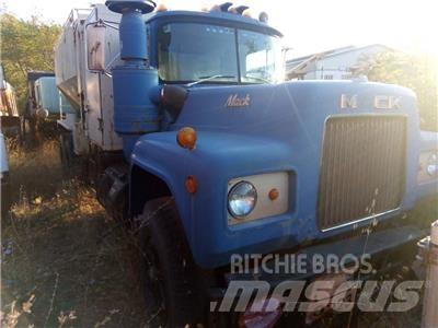Mack R 600 덤프 트럭