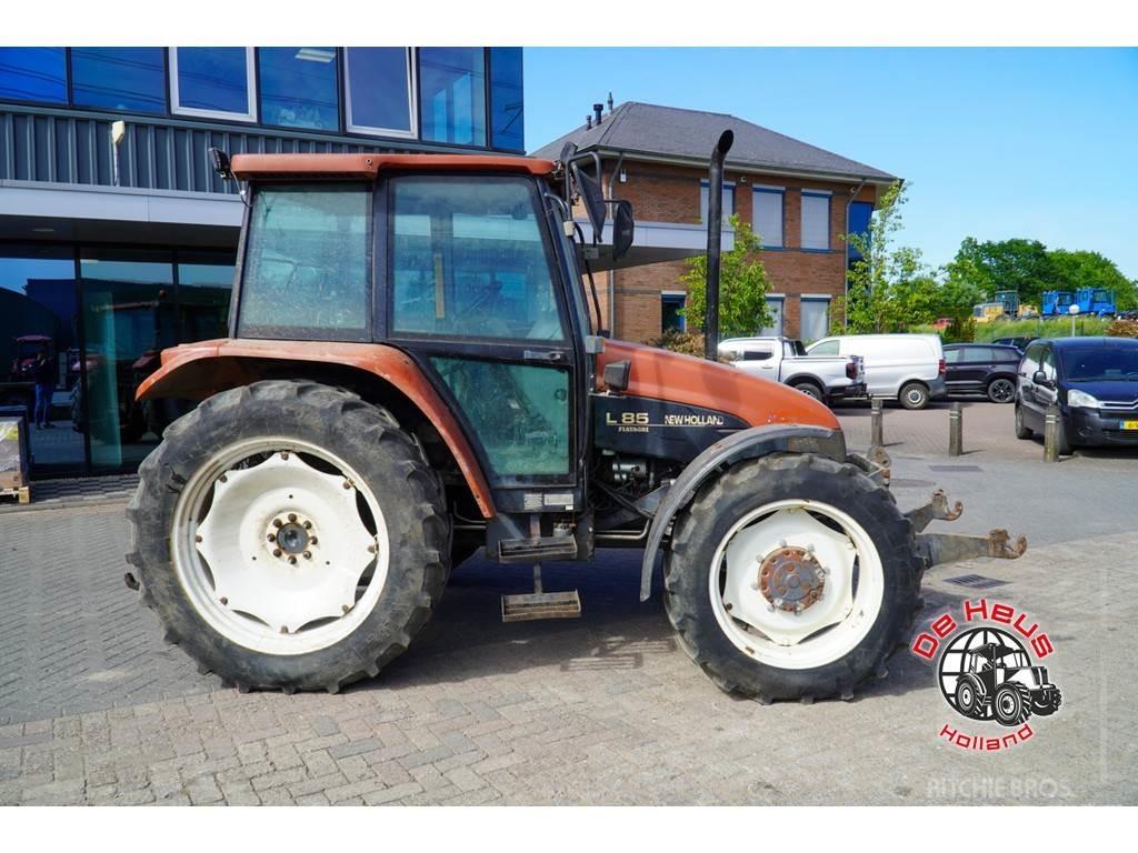 New Holland L85 트랙터
