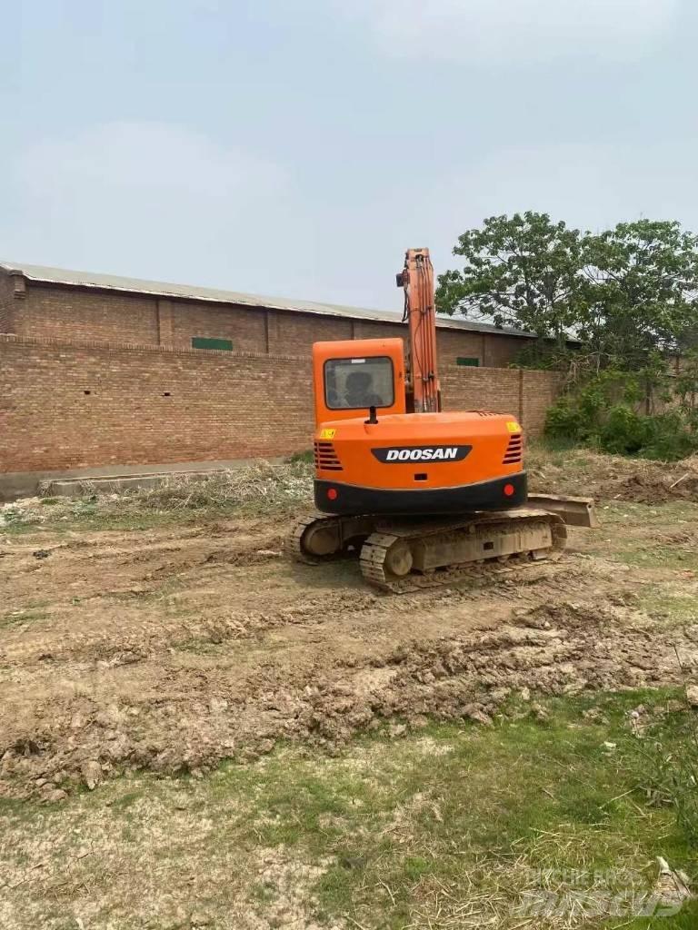 Doosan DX80 중형굴삭기 7톤-28톤