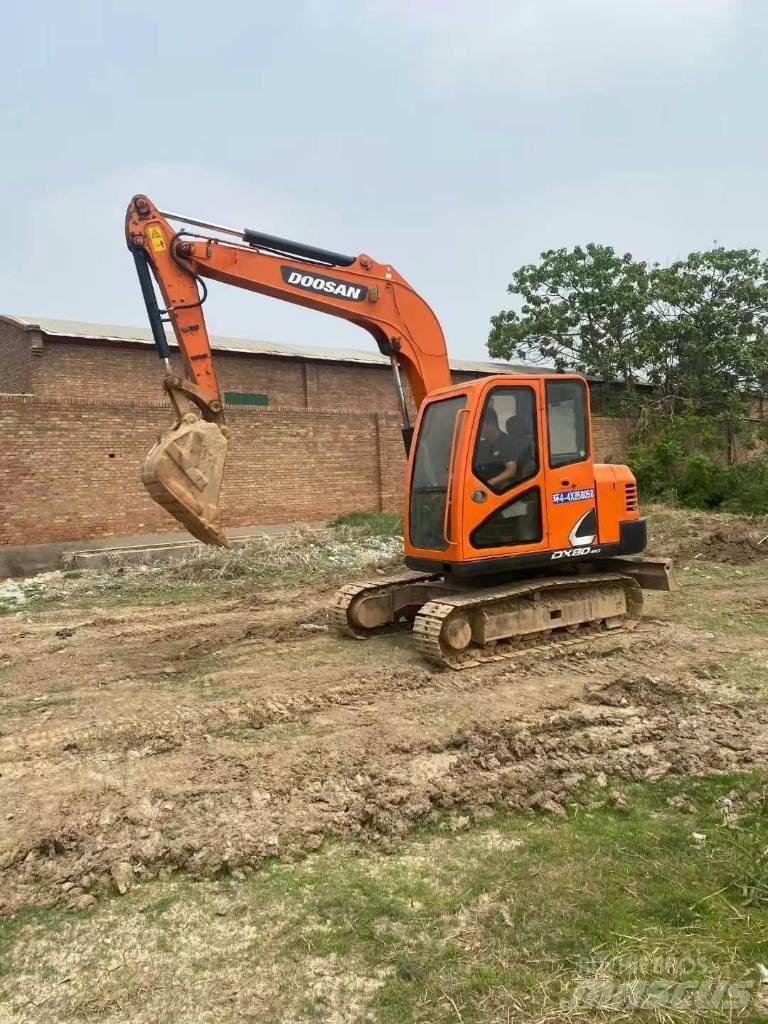 Doosan DX80 중형굴삭기 7톤-28톤
