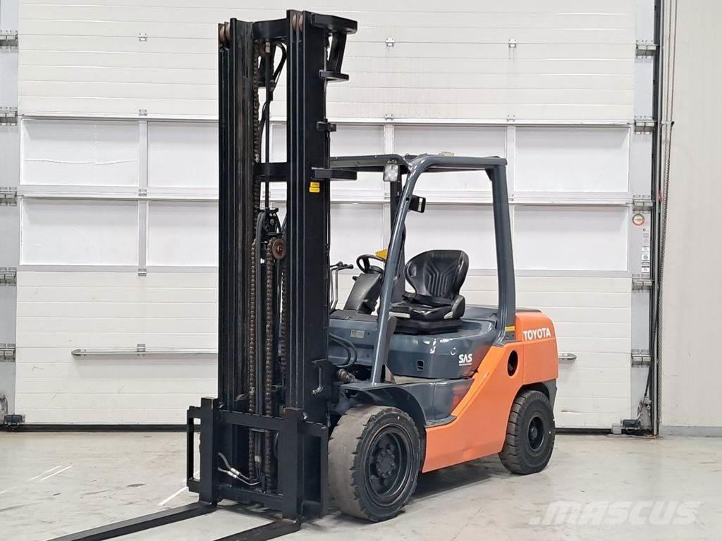 Toyota 02-8FDF30 디젤 지게차