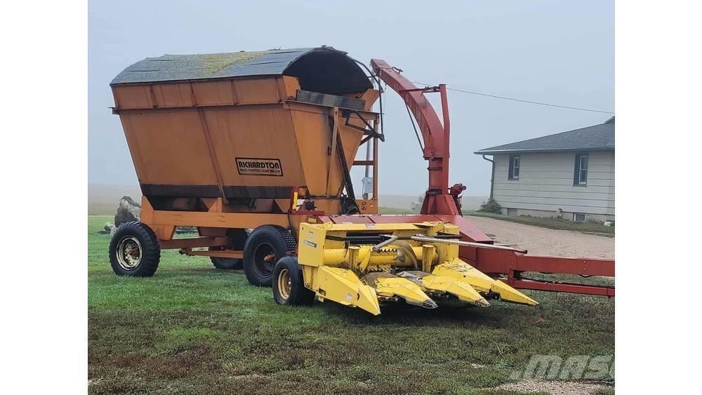 New Holland FP230 목초 수확기