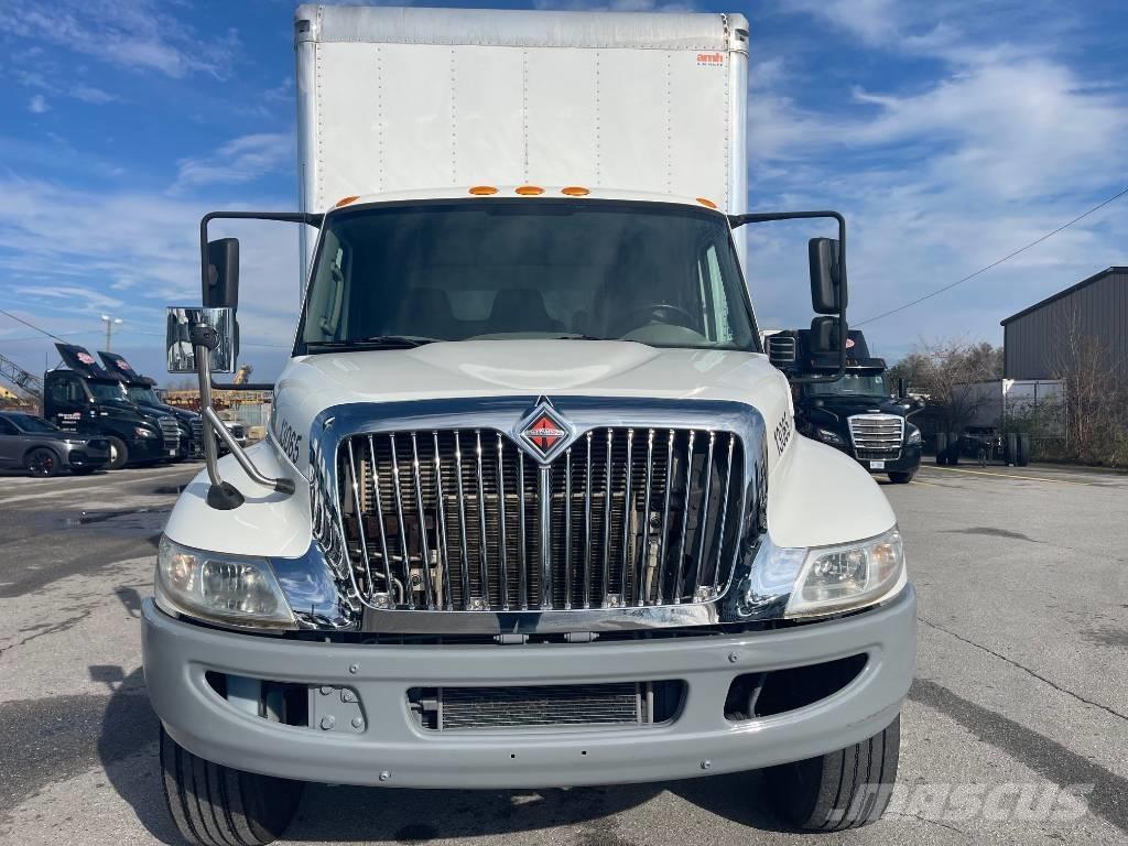 International 4300 탑차 트럭