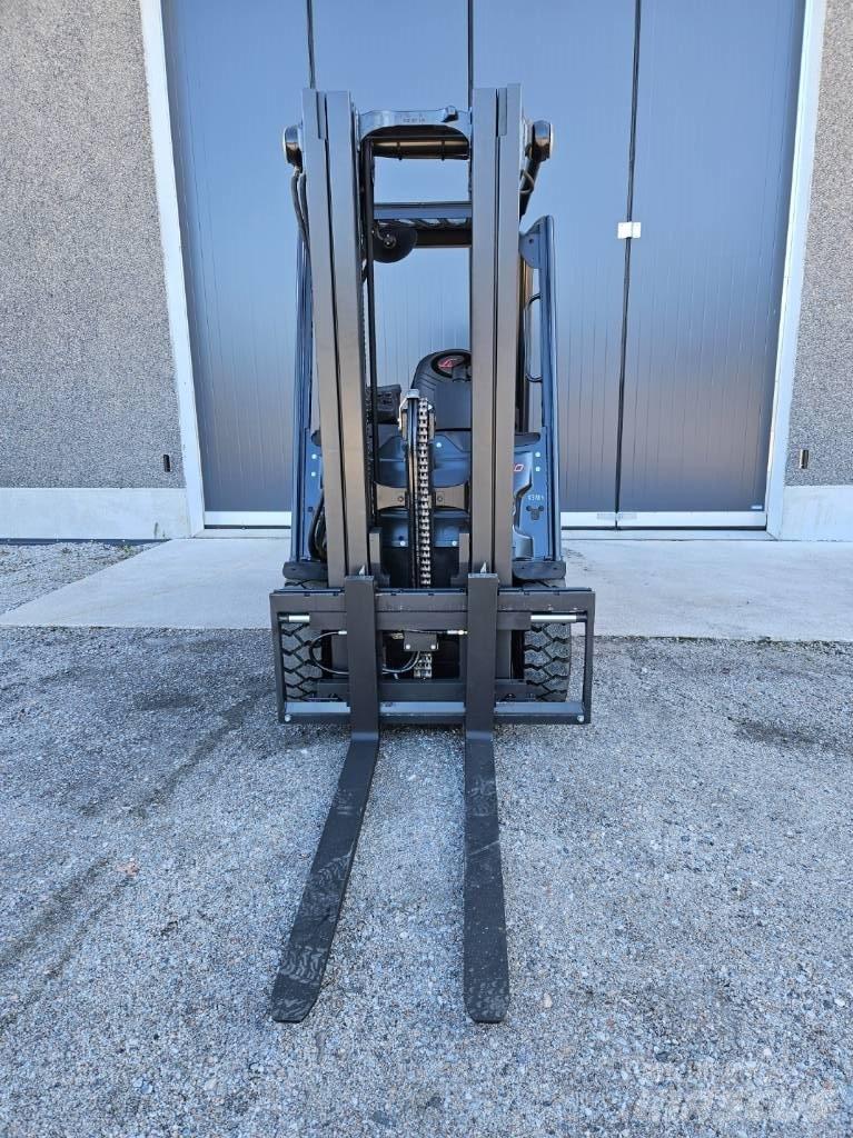 Linde E30-01 전동 지게차