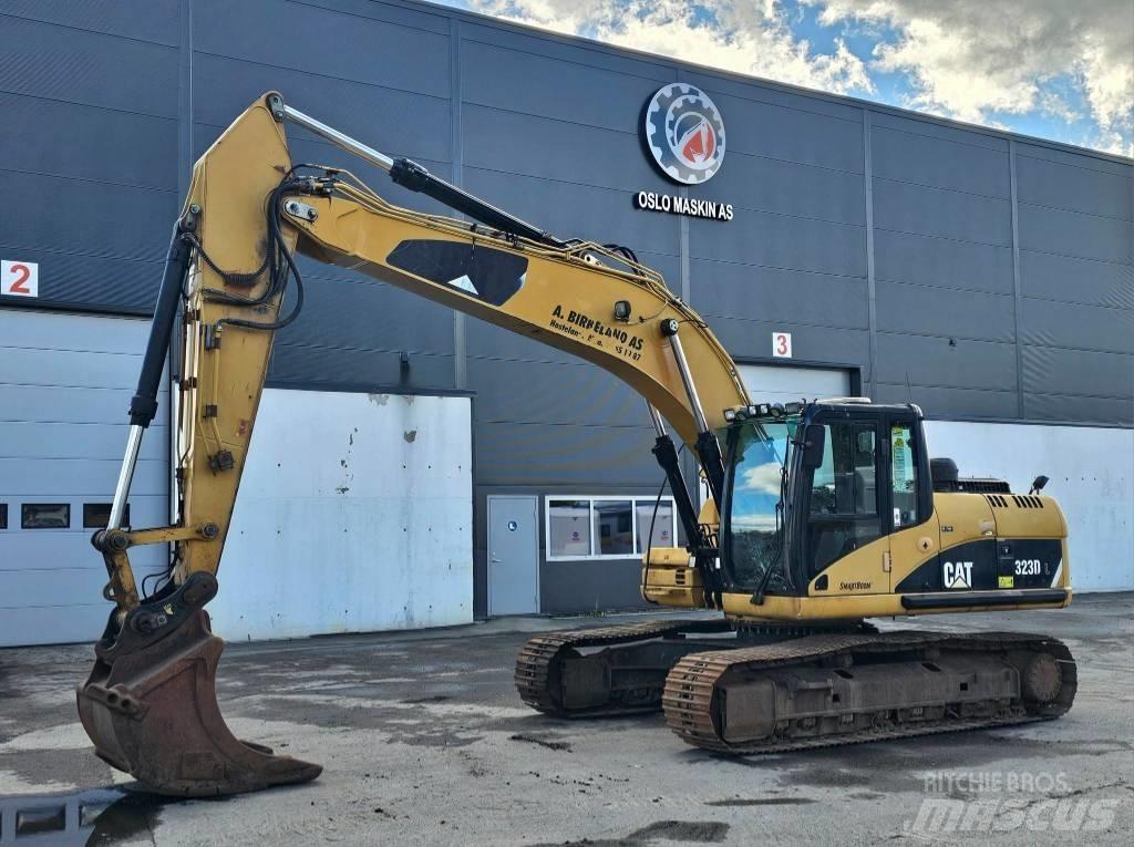 CAT 323 D L 대형 굴삭기 29톤 이상