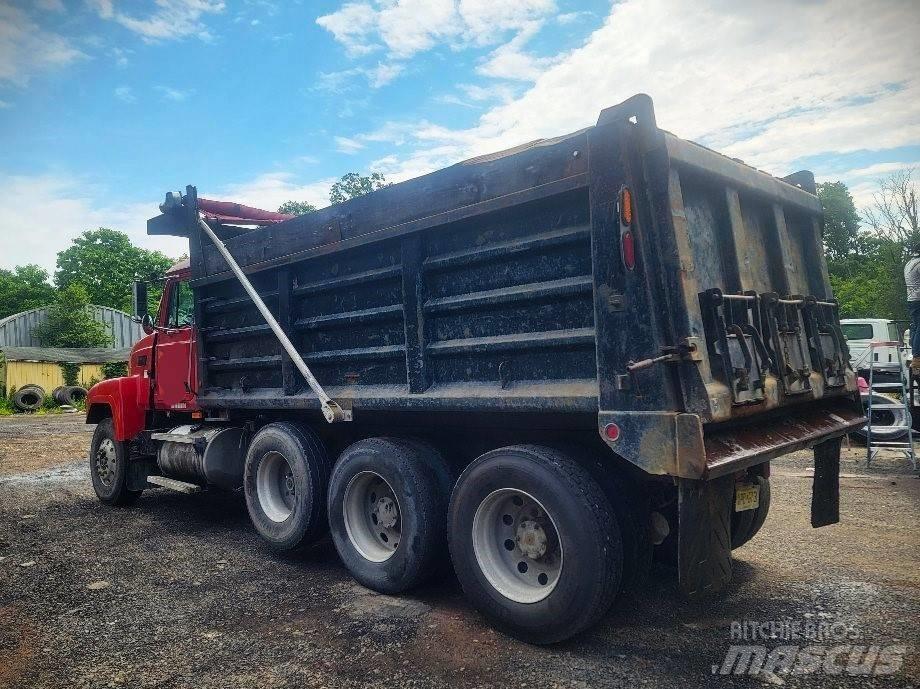 Mack CH613 덤프 트럭